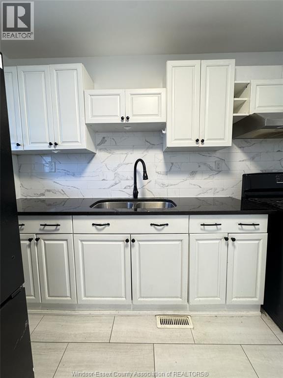 Photo - 1085 Langlois Ave