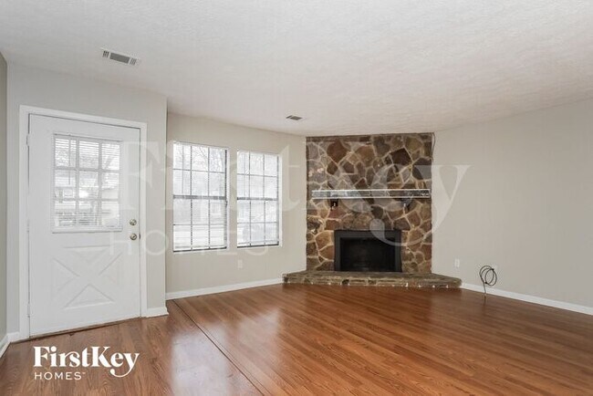 Photo - 914 Hemingway Road