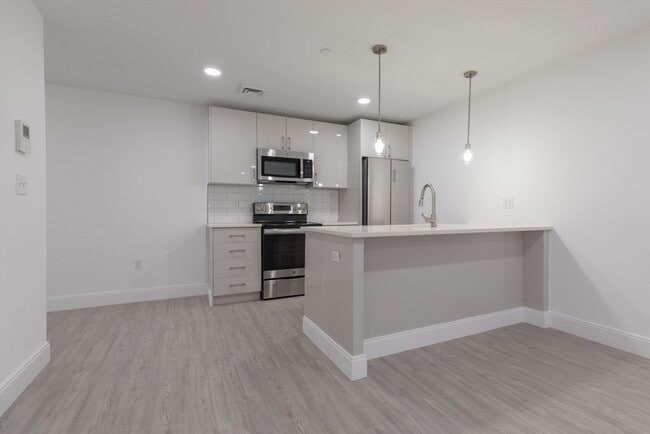 Building Photo - 42 N Beacon St Unit 104