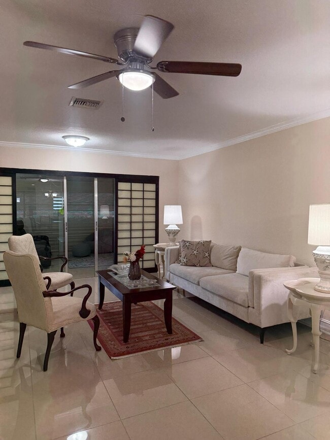 Photo - 5775 Fernley Dr W