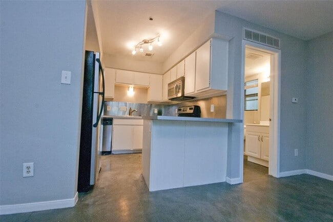 Building Photo - 1013 W 23rd St Unit 205 Rental