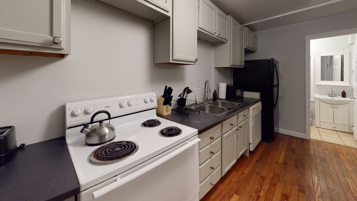 Photo - Private bedroom in 2 bed/1 bath Home