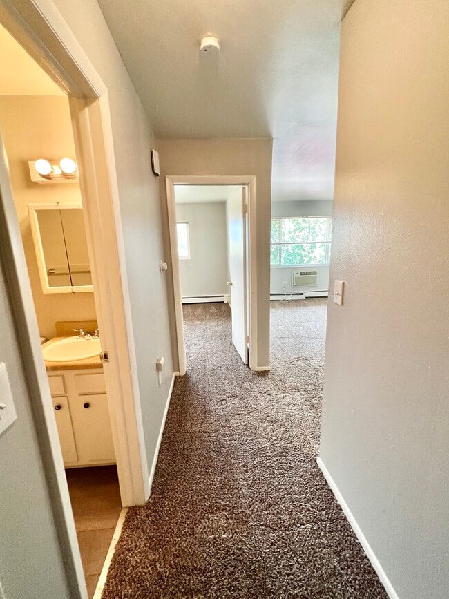 Crestmoor Apartments