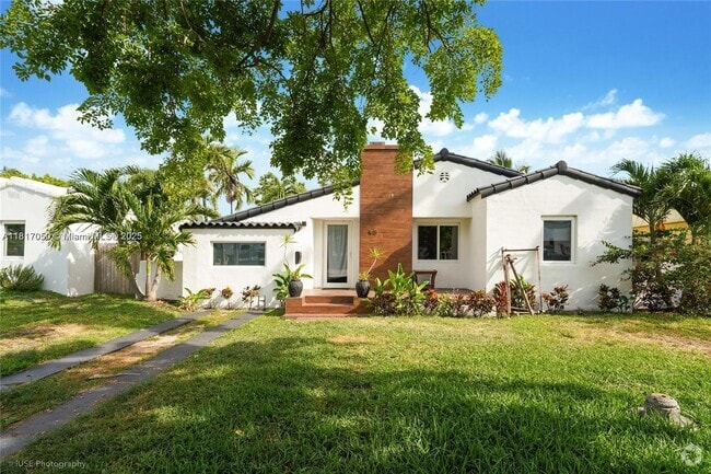 Building Photo - 1615 Bay Dr E Rental