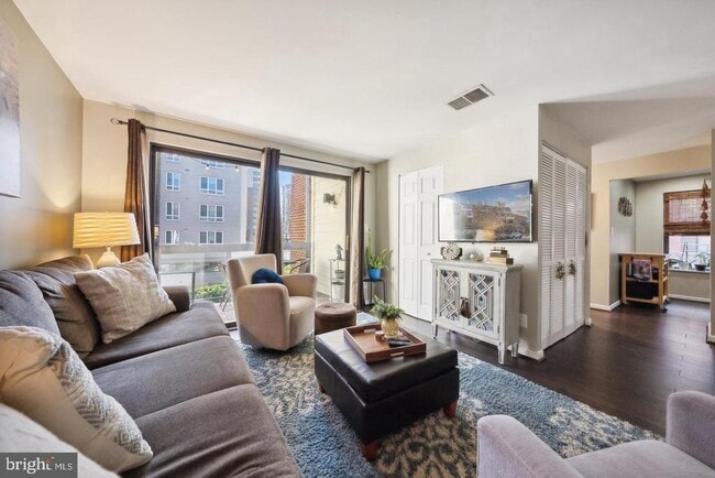 Photo - 1020 N Stafford St Unit 311