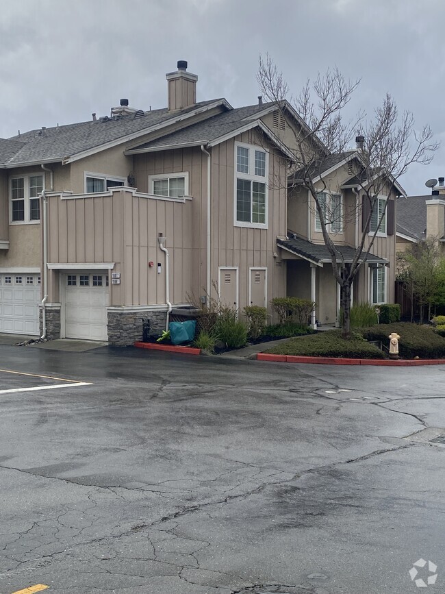 Building Photo - 10877 McPeak Ln Unit Condo