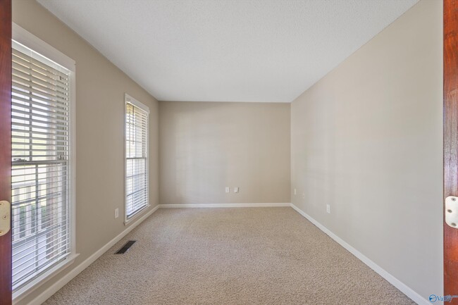 Photo - 115 Medicine Bend Ct