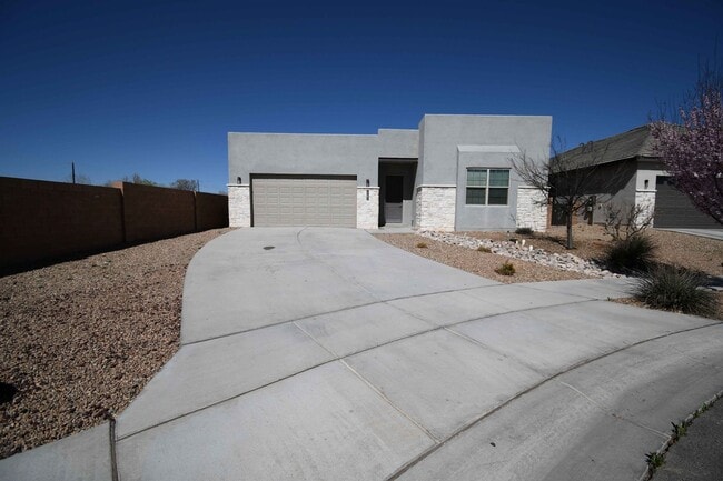 Building Photo - Custom Home in a Gated Community