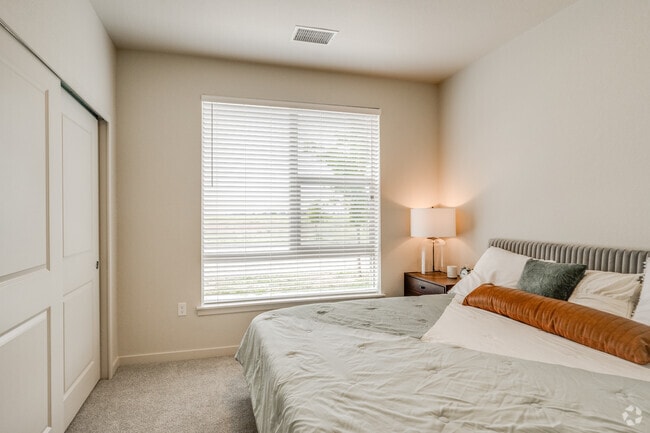 2 BR, 2 BA - 1,149 SF