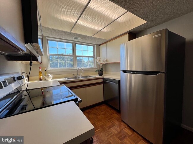 Building Photo - 12100 Greenway Ct Unit 202 Rental