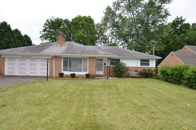 Hogar estilo rancho de 3 dormitorios y 2 baños completos convenientemente ubicado en Kenwood cerca de tiendas, restaurantes, - 4384 Yakima Ct Casa