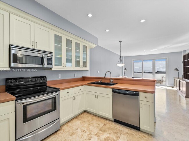 Photo - 5 Island Ave Unidad LE