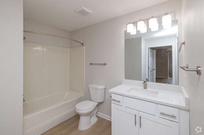 2BR, 2BA - 1,109SF - Primary Bathroom