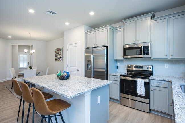 3BR, 2.5BA - 1833SF