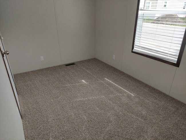 Photo - 304 Butternut Ct