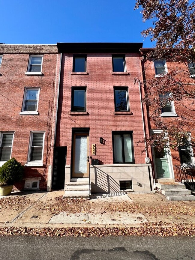 Condos With Rooftop Pool And Virtual Doorman In Philly photo