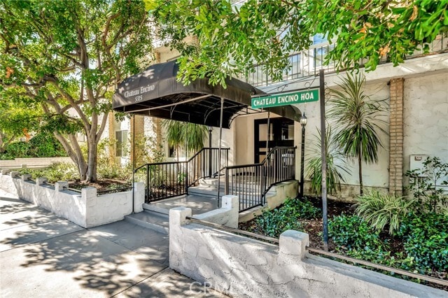 Building Photo - 5315 Zelzah Ave Unit 6