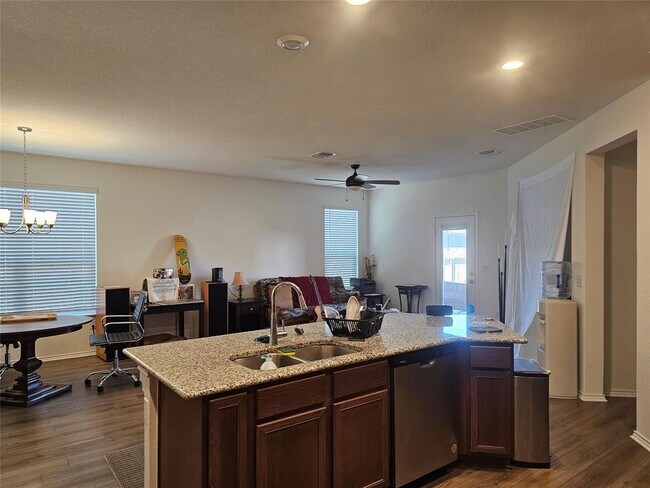 Photo - 210 Summit Dr