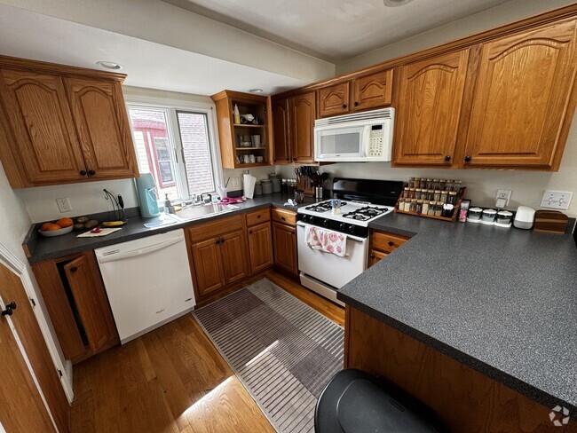 Building Photo - 24 Burnham St Unit 3 Rental