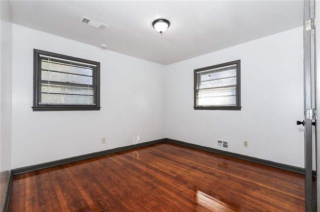 Photo - 1678 Bagpipe Pl