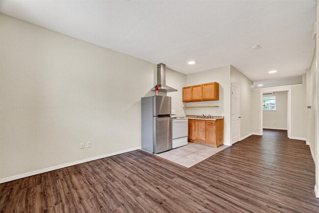 Building Photo - 7738 Park Pl Blvd Unit A