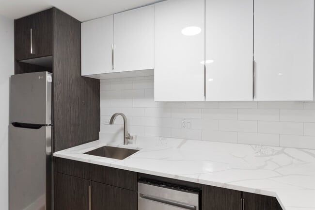 Photo - 6026 N Winthrop Ave