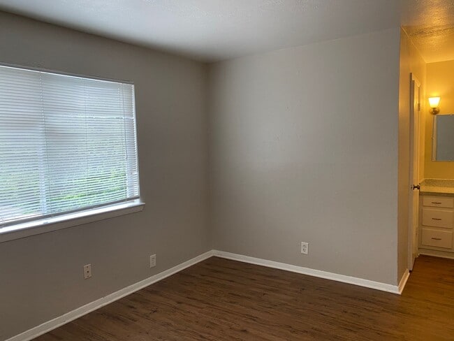 Photo - Monarch Court