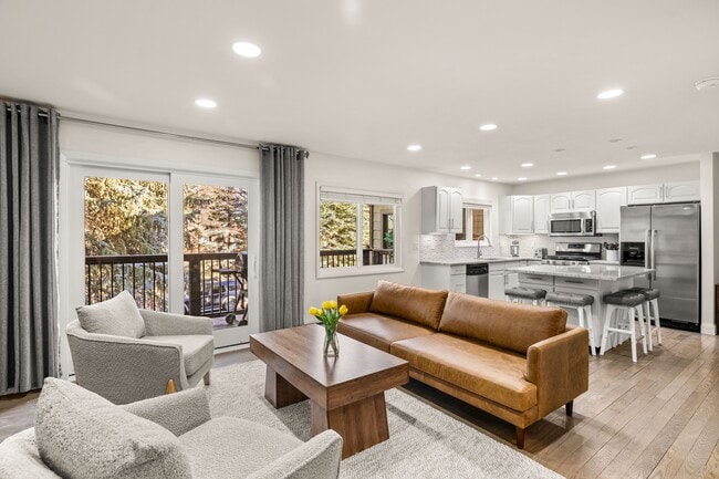 Photo - 650 S Monarch St