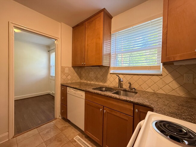 Photo - 715 N Avalon Rd Unit D