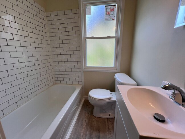 Photo - 925 Baldwin St Unit 2