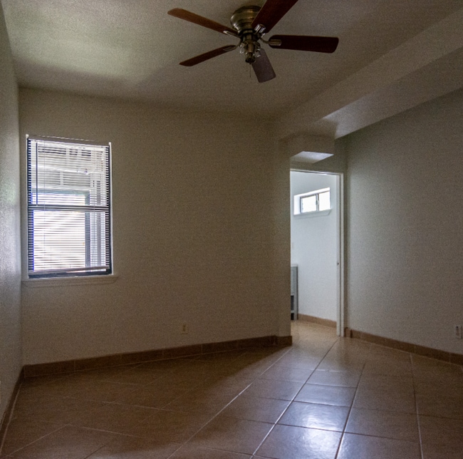 Photo - 811 Barrymore Blvd