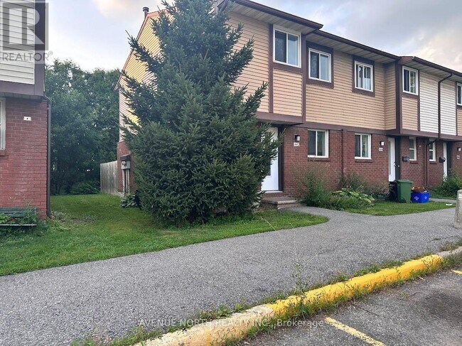 Photo - 1442 Foxwell St