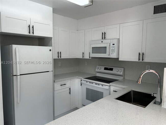 Photo - 301 W Park Dr
