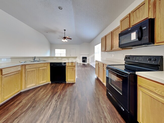Photo - 728 Raven Dr