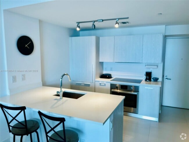 Building Photo - 501 NE 31st St Unit 2204 Rental