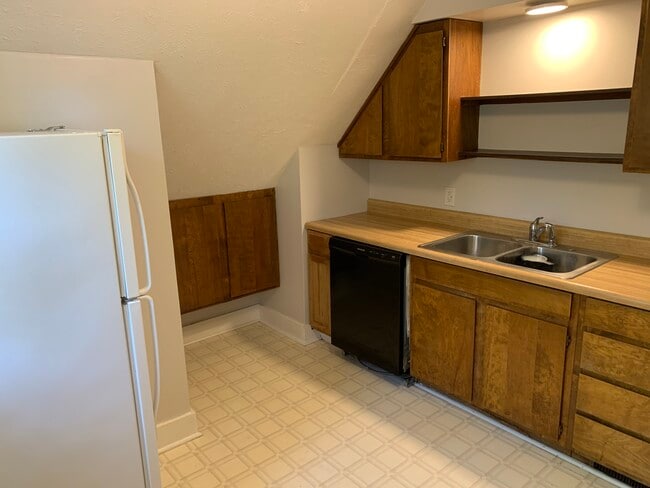 Photo - 805 E Monroe St Unit Apartment B