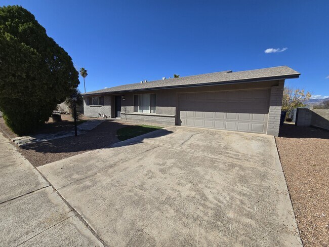 Photo - 8615 E Bellevue Pl