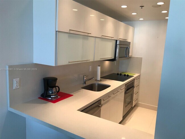 Photo - 100 Lincoln Rd Unidad 808 Rental