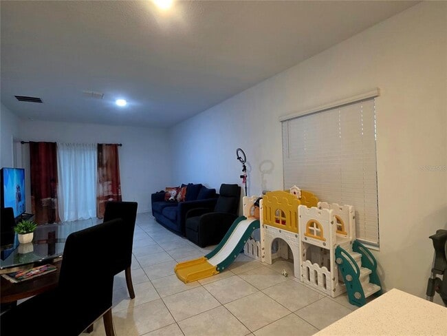 Photo - 235 Hayley St