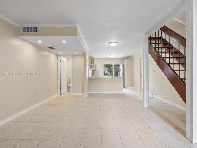 8941 NE 4th Avenue Rd