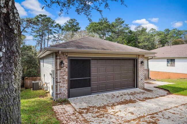 Photo - 429 Springwood Way