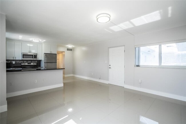 Photo - 1986 Biarritz Dr Unit 306