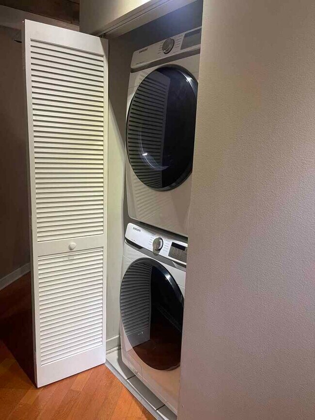 Photo - 811 W 15th Pl Unit 303