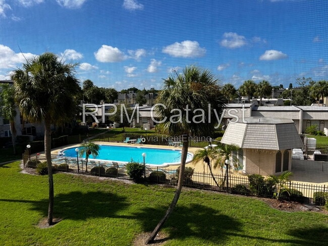 Building Photo - 8681 Bardmoor Blvd Unit Apartment 303c