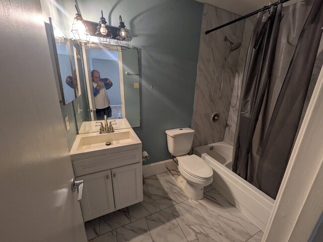 Building Photo - 10603 S Wilcrest Dr Unit 53