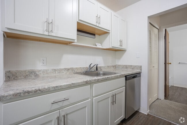 1 BR, 1 BA - 724 SF - Mount Royal Townhomes