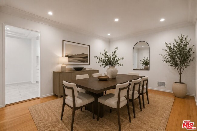 Photo - 207 S Reeves Dr