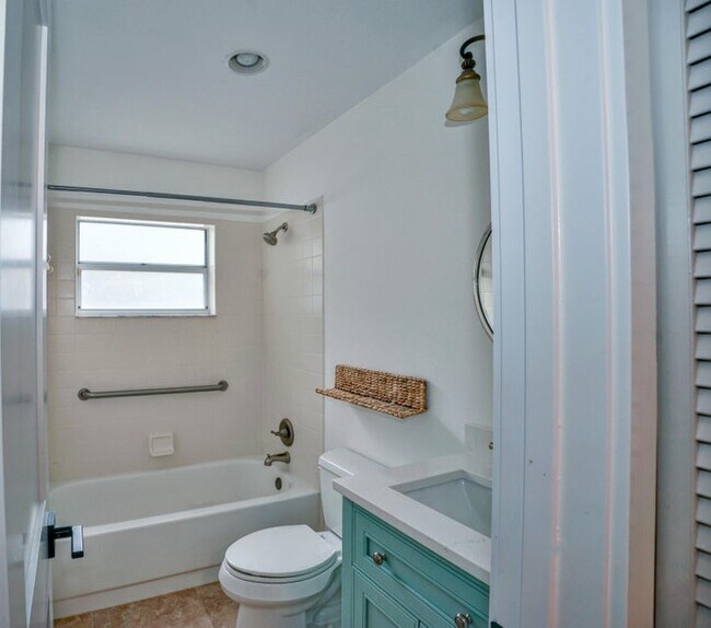 Photo - 73 Admirals Ct