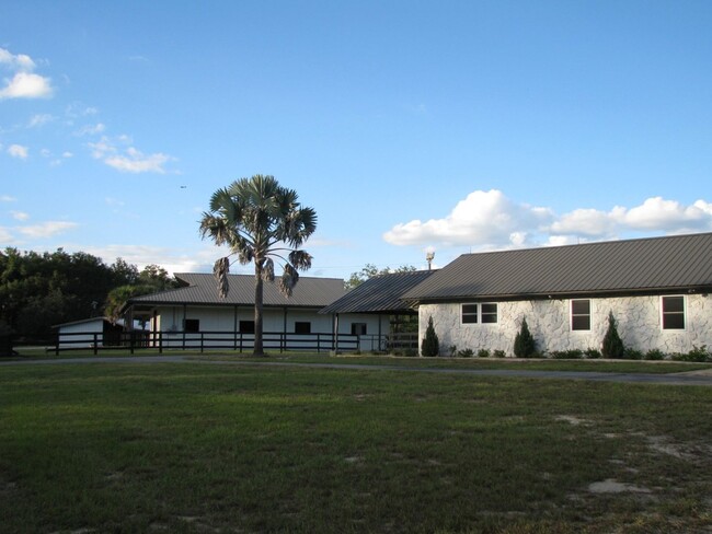 Building Photo - Beautiful 11.16 Acre Farm with Lots of Ame...
