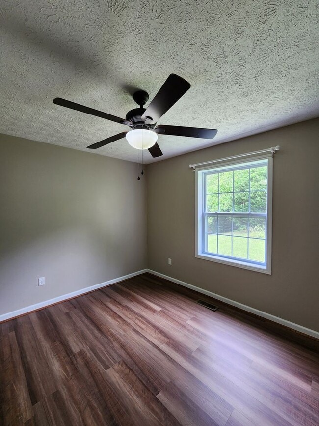 Photo - Weaverville Rental